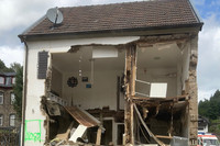 Vom Hochwasser zerstörtes Haus