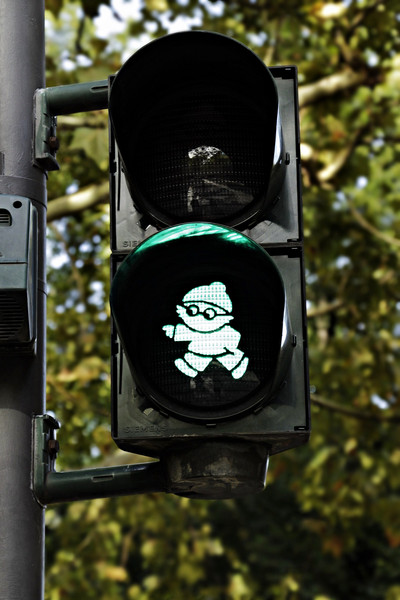 Symbolbild: grüne Fußgängerampel