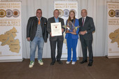 Ehrenpreis der Landwirtschaftskammer Rheinland-Pfalz für die Obstbrennerei Neyses in Bitburg-Masholder.
