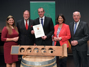 Ehrenpreis für das Weingut Sonnenhof Karl Schäfer und Söhne GbR gestiftet vom Bundesverband der deutschen Weinkellereien e.V.