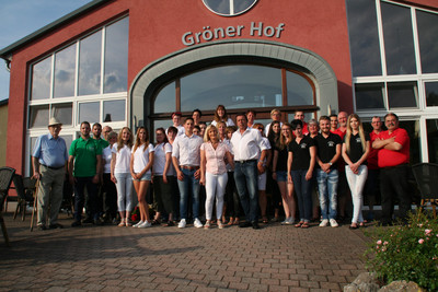 Familie Gröner und ihr Team freuen sich auf viele Gäste.