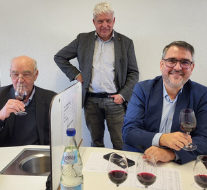 Schindler, Weihl und Weigel (von links) bei der Qualitätsweinprüfung