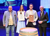 Staatsehrenpreis für das Weingut Hartmann, Gudrun & Christian Hartmann GbR, Kirrweiler (Pfalz).