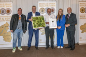 Ehrenpreis des Bauern- und Winzerverbandes Rheinland-Nassau e.V. für die Brennerei Christian Schütz in Rehlingen-Siersburg.