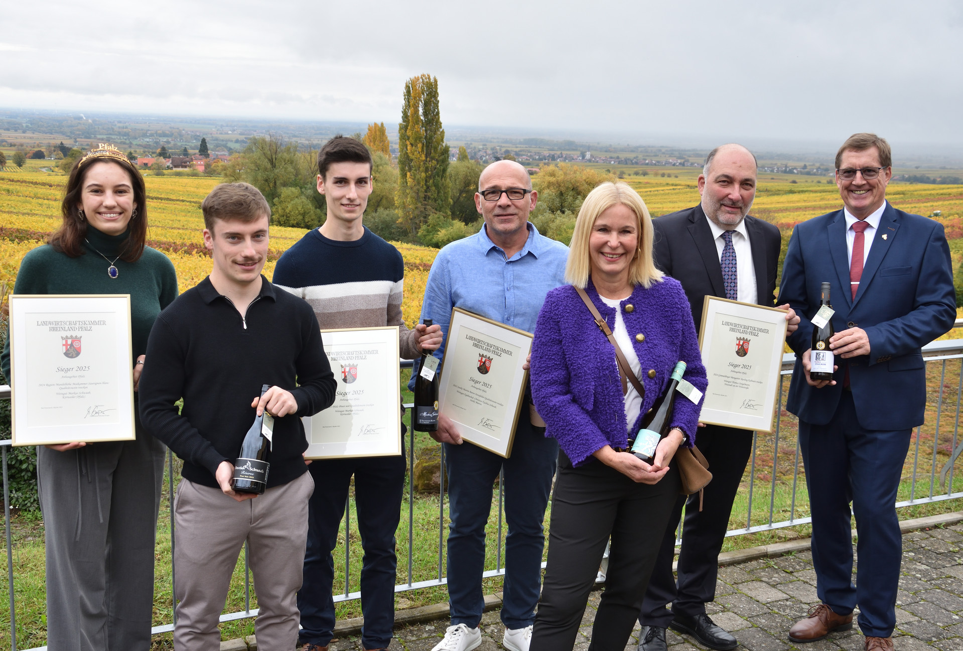 Gruppenfoto Siegerweine Pfalz 2025
