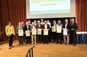 Staatssekretärin Petra Dick-Walther (l.) und und Kammerpräsident Ökonomierat Norbert Schindler (r.) ehrten die Goldenen Gärtnermeister.