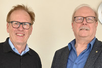 Ingo Steitz (links) verabschiedet Rolf Haxel aus dem Verwaltungsrat der Wiederaufbaukasse.