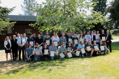 33 Forstwirte und eine Forstwirtin nahmen in Hachenburg stolz ihren Gesellenbrief entgegen.