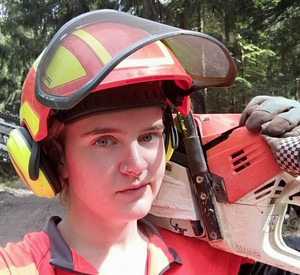 Camille Côte absolviert eine Ausbildung zur Forstwirtin.