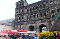 Der 31. Trierer Bauernmarkt vor historischer Kulisse war gut besucht.