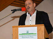 Vorstandsmitglied der Landwirtschaftskammer Rheinland-Pfalz, Reinhold Hörner, hält Schlußwort