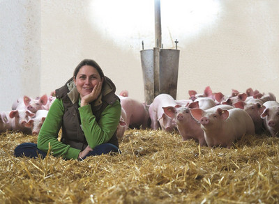 "Unsere Schweine finden Stroh toll. Sie stehen drauf", sagt Lisa Witzel.