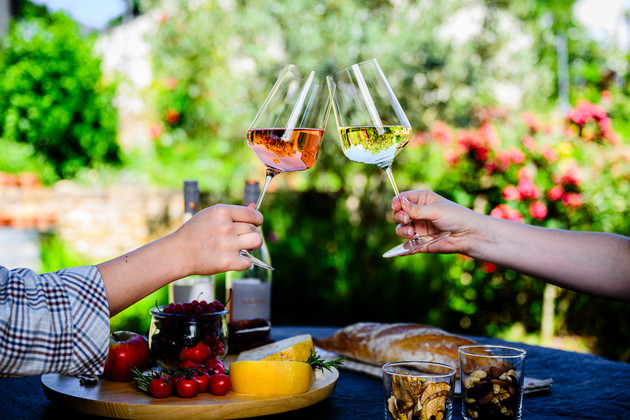 Wettbewerb für Betriebe mit Hofgastronomie und Urlaubsangeboten – jetzt „Ausgezeichneter Weingastgeber Mosel 2026“ werden