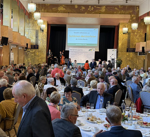 Feiernde im Kurhaus