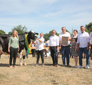 Miss Hochwald HHH Nicole, Durbin; Larson, Axel Hemmes, Damflos