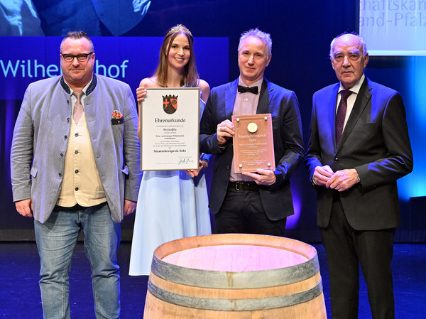 Das Wein- und Sektgut Wilhelmshof, Siebeldingen, erhält den Staatsehrenpreis Sekt.