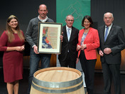 Ehrenpreis der Weinbruderschaft der Pfalz für das Weingut Lindenhof, Eugen Spindler.