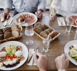 Essen auf einem Tisch 
