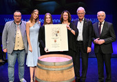 Das Weingut und Edelbrennerei Hubert Müller, Maikammer, erhält den Ehrenpreis.