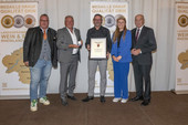 Ehrenpreis des Landkreises Bernkastel-Wittlich für die Destillerie Wolfgang Kuntz in Lieser.