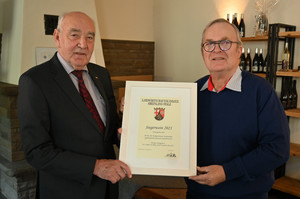 Der Kammerpräsident ehrt das Weingut Burggarten in Bad Neuenahr-Ahrweiler
