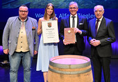 Das Weingut Alfons Ziegler, Sankt Martin, bekommt den Staatsehrenpreis.