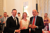 Weinbauminister Dr. Volker Wissing, die Deutsche Weinprinzessin Charlotte Freiberger und der Präsident der Landwirtschaftskammer, Ökonomierat Norbert Schindler (v. l.), eröffneten "Wein im Schloss".