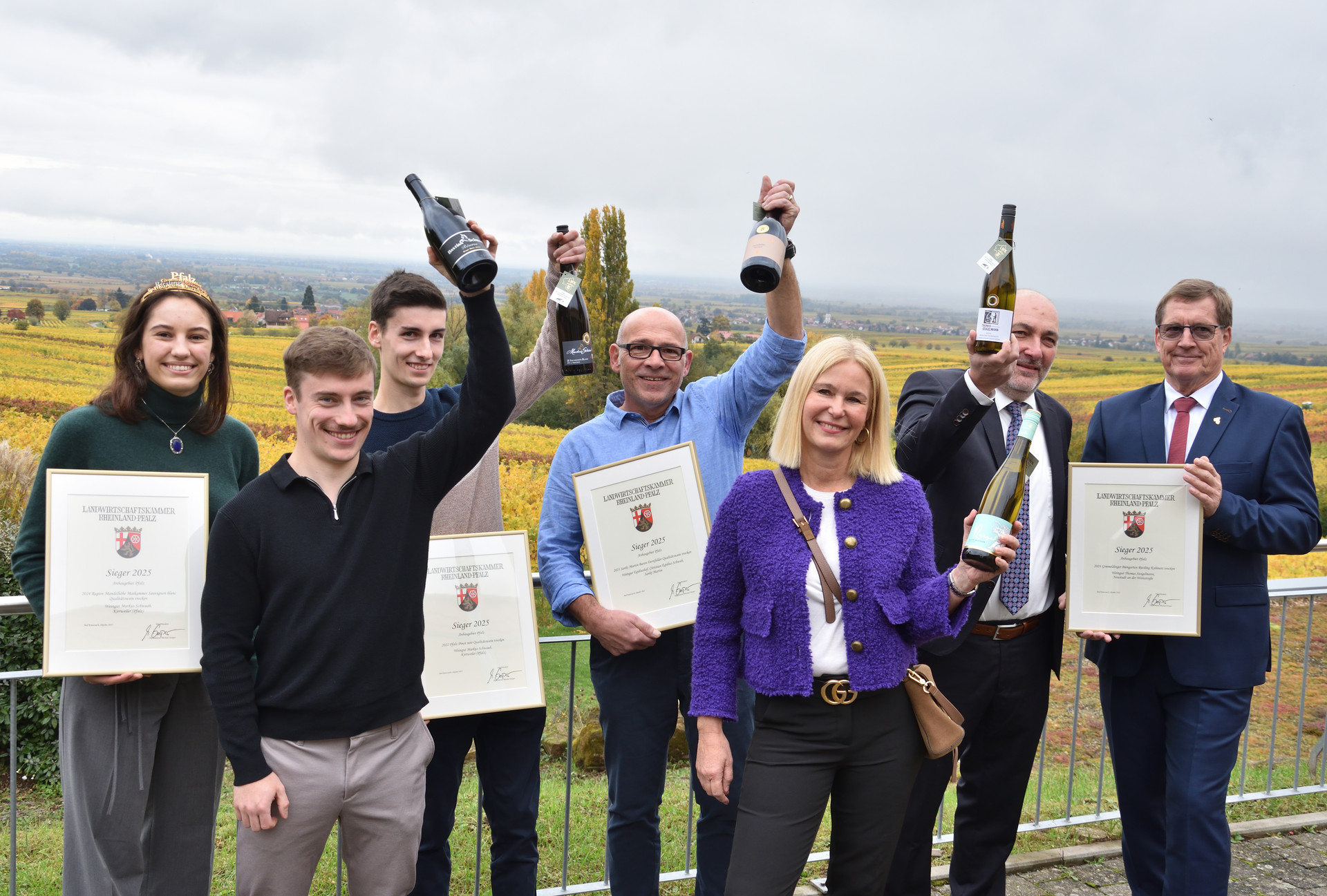 Gruppenfoto Siegerweine Pfalz 2025