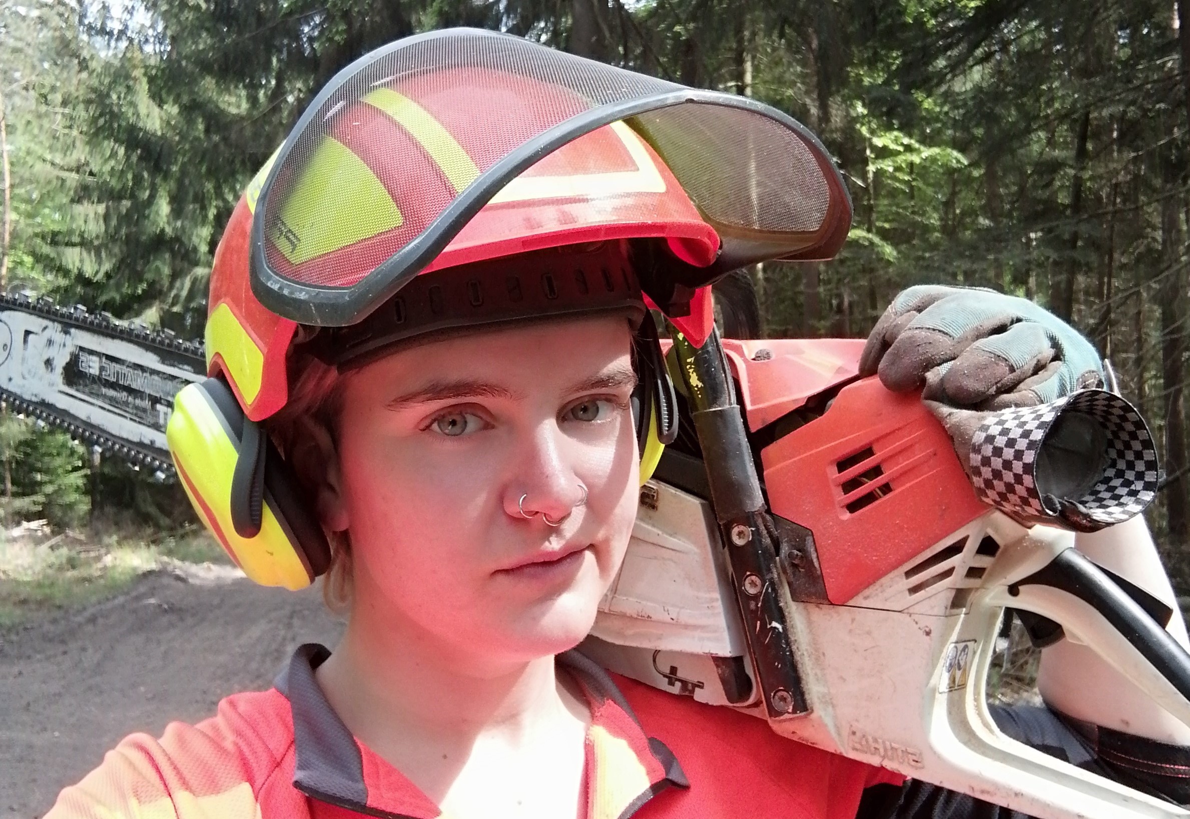 Camille Côte absolviert eine Ausbildung zur Forstwirtin.