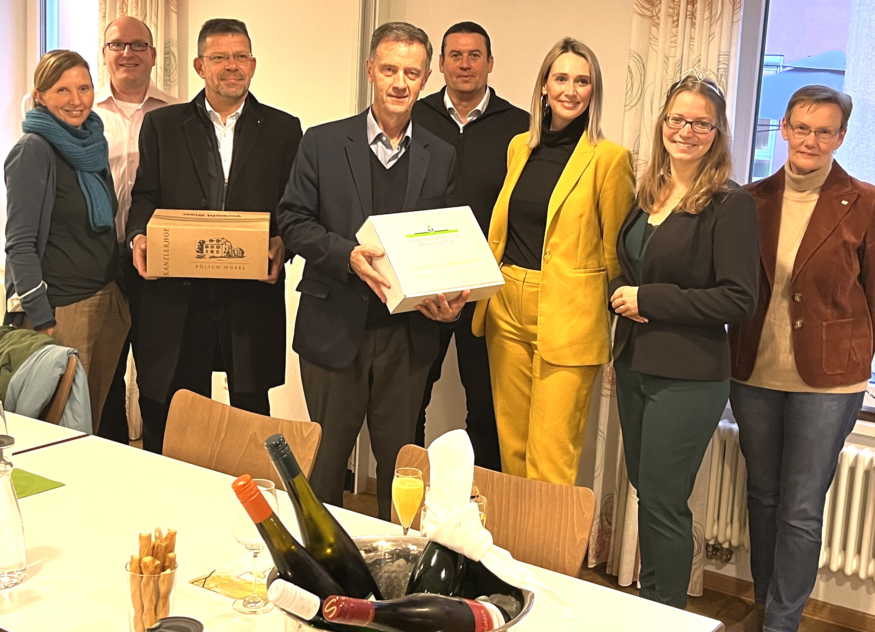 Weinübergabe in Pölich
